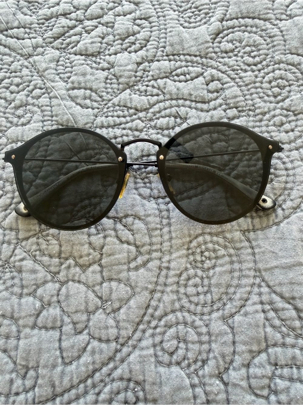 Black Round Women’s Sunglasses - Classic Chic